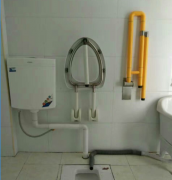 折叠坐便器+上翻折叠扶手